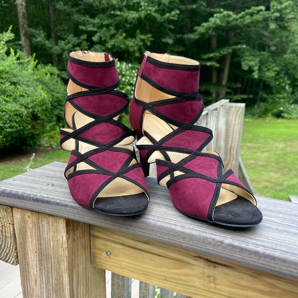 3/$15 Classy Geometric Pumps - Picture 2 of 8